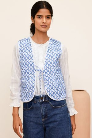 Arlo Quilted Organic Cotton Gilet | Flower Stamp Cornflower/White