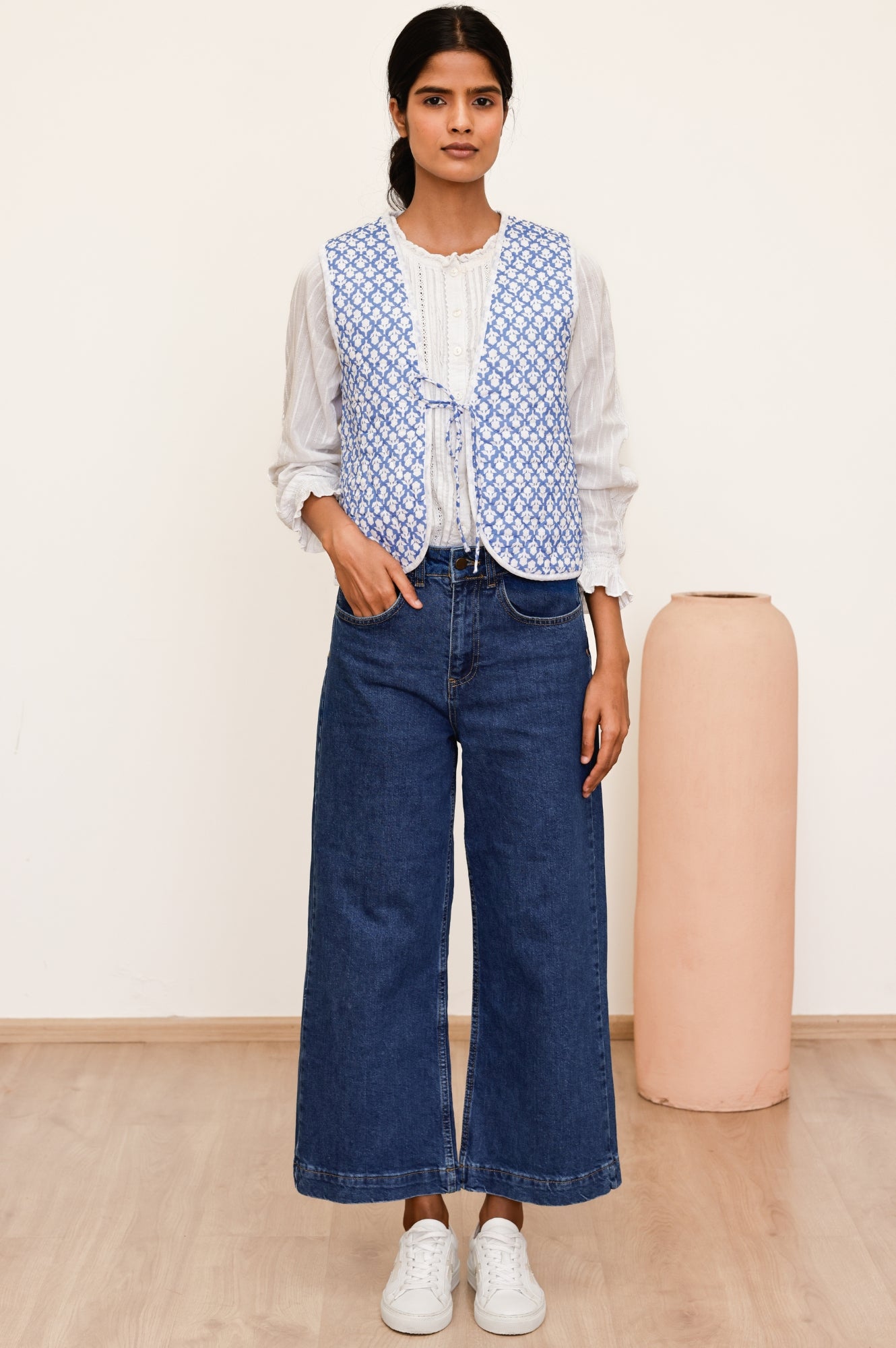 Arlo Quilted Organic Cotton Gilet | Flower Stamp Cornflower/White - Image 4